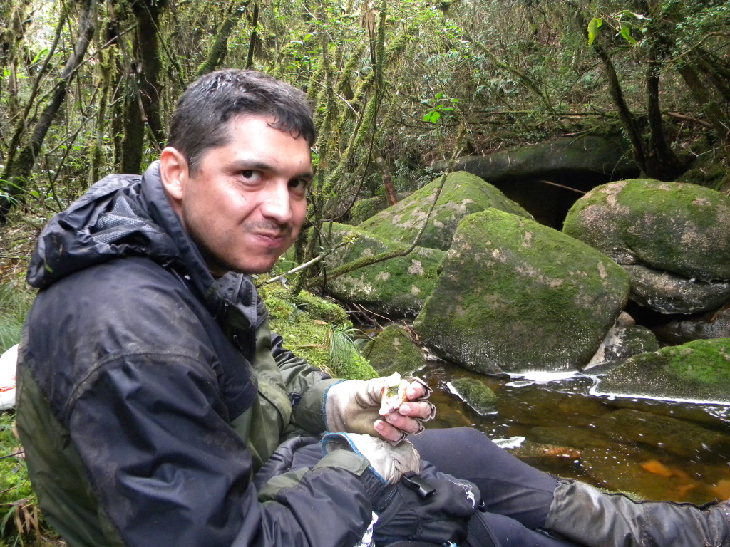 Um lanche rápido na Cachoeira Dourada