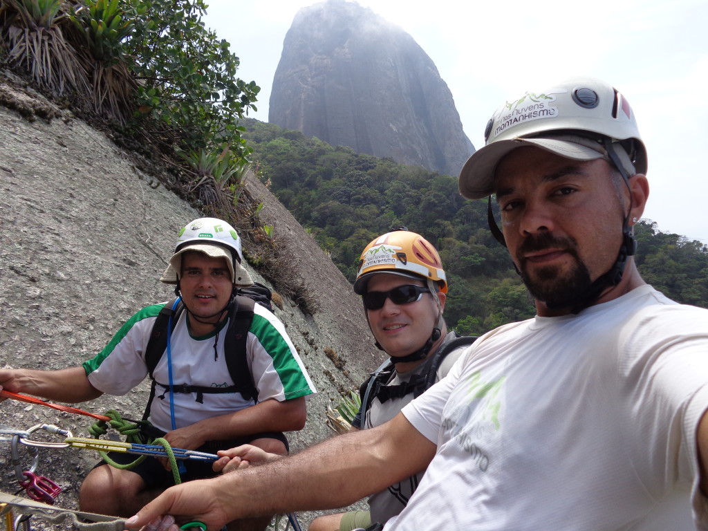 Xandão, Juliano e Natan no Morro da Urca, Pão de Açucar ao fundo na última escalada do final de semana.