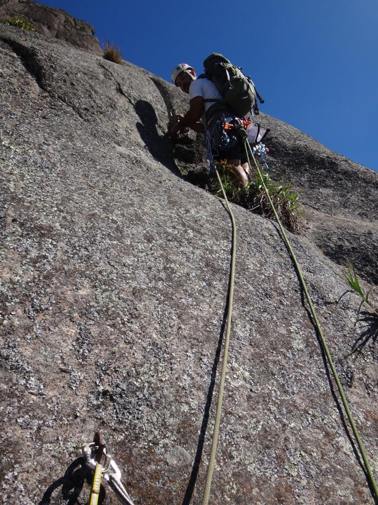 Eu na primeira enfiada da escalada