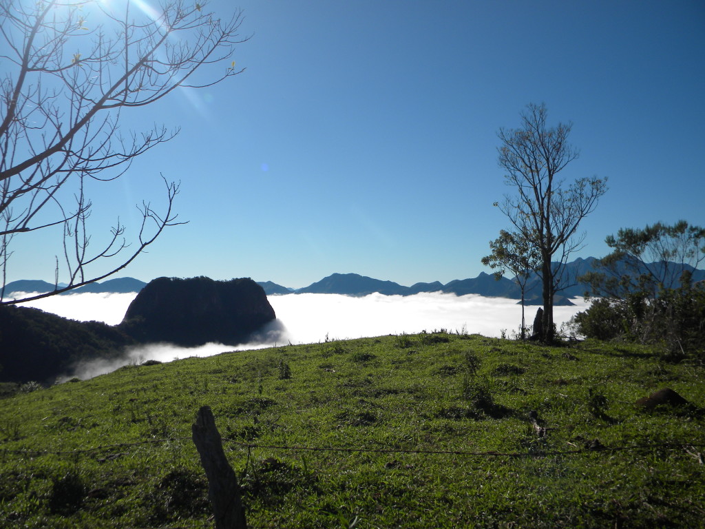 Mar de nuvens pela manhã