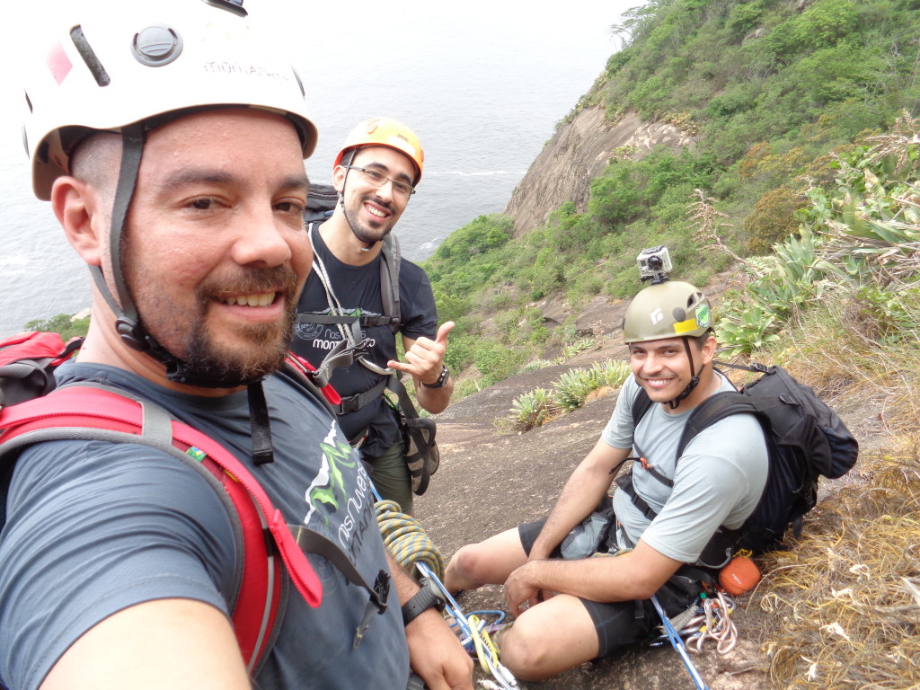 Eu, Lucas e Alisson na parada, todos já aliviados e contentes com a escalada do Lucas