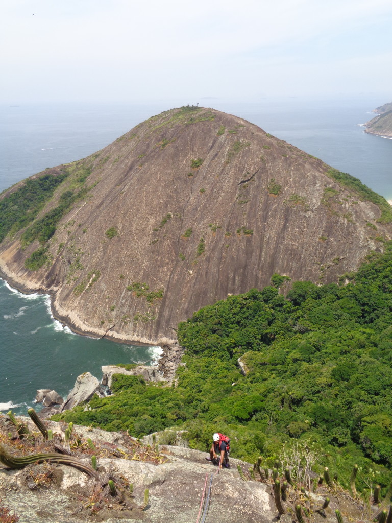 Morro do Tucum ao fundo