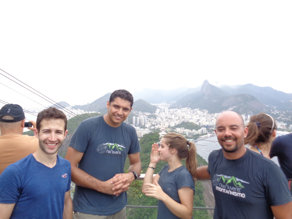 Romulo, Alisson, Carolzinha e eu no cume do Pão de Açúcar 