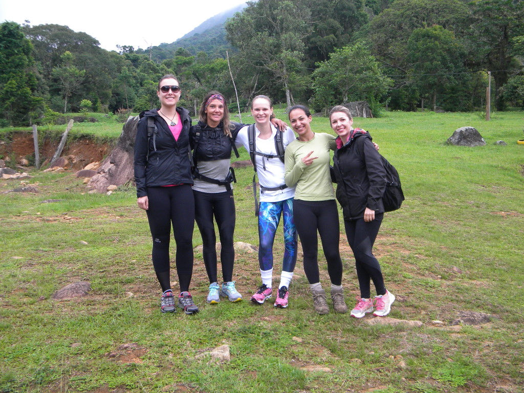 Michelle com suas alunas na Fazenda da Bolinha