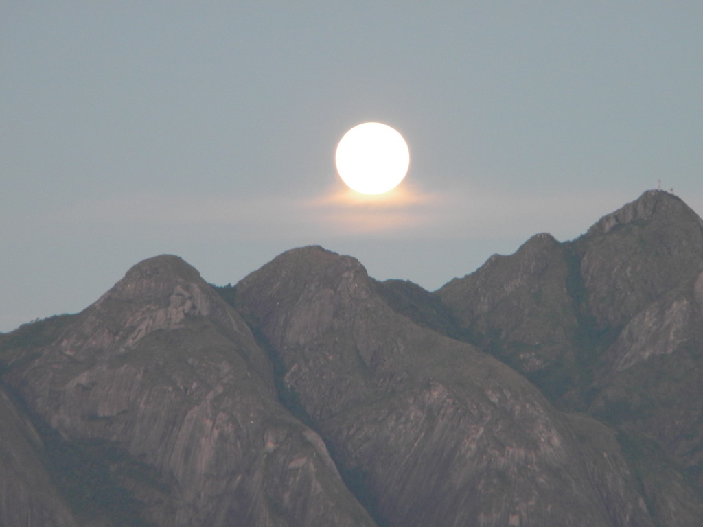 Nascer da lua em Salinas