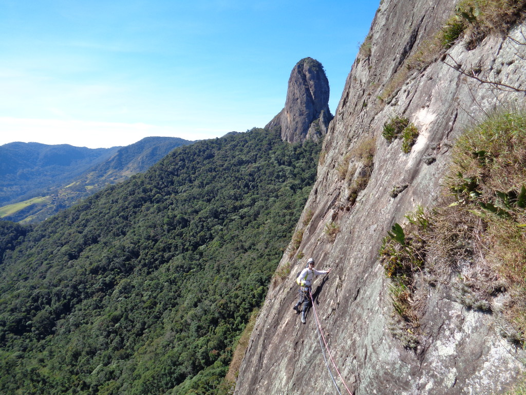 Rau na primeira enfiada da via Elektra.