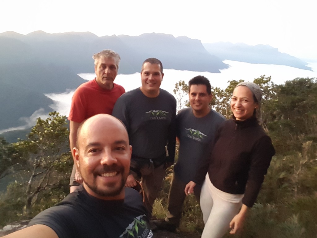 Já no Parque do Lineu depois de escalar a Passagem Oeste. Julio Fiori, Juliano, Xandão, Michelle e Natan