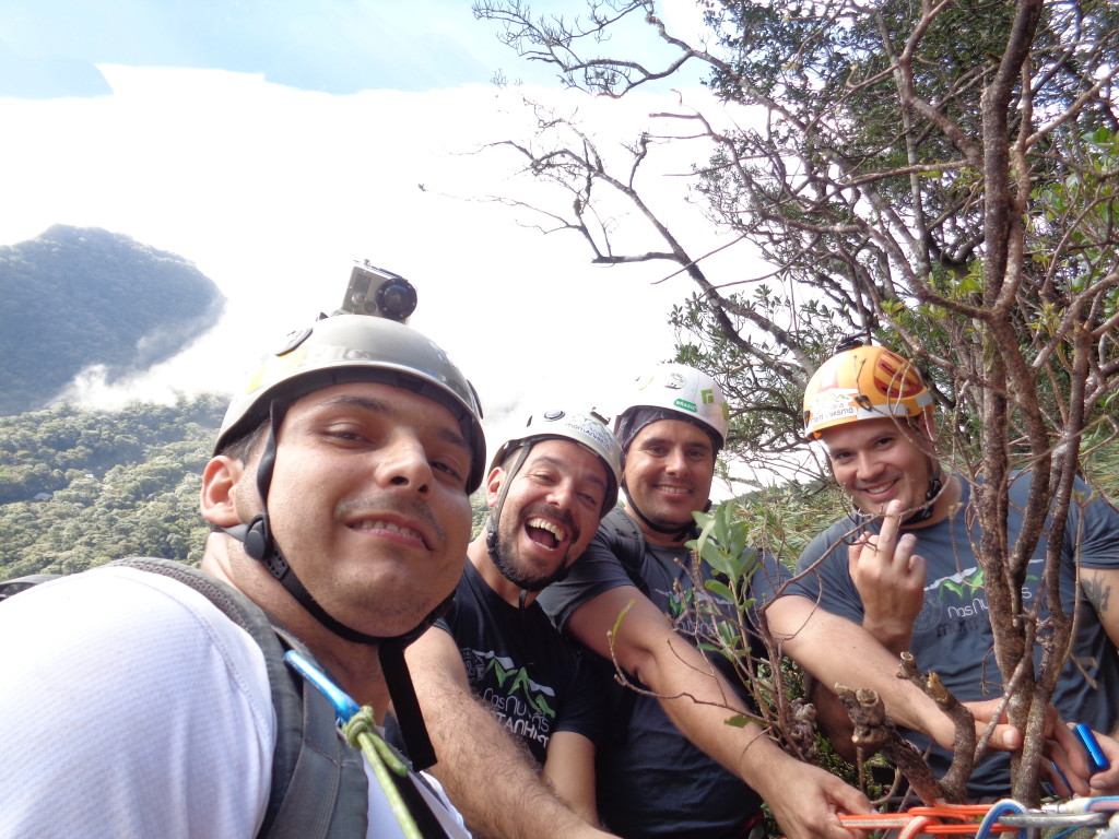 Piazada reunida no final da Cristal Negro, Alisson, Natan, Xandão e Juliano.