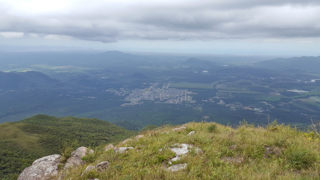 Cidade de Garuva visto da primeira janela da trilha.