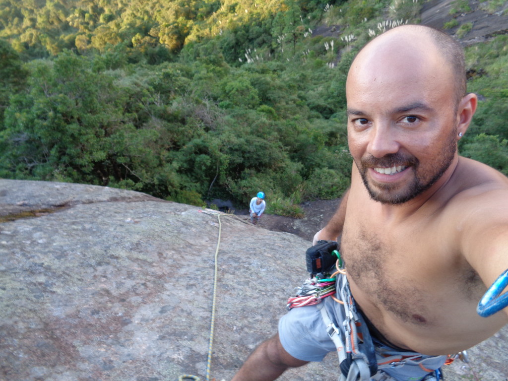 Retornando a escalada.