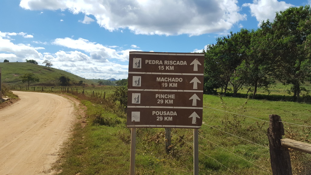 Placa Indicativa. Se vc estiver com o guia do Flavio Daflon esse é o ponto de partida que o guia fala.