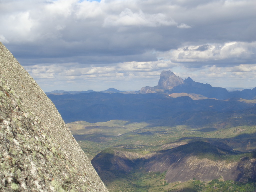 Pedra Baiana ao fundo.