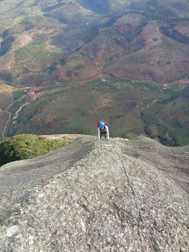 Michelle escalando a última enfiada.