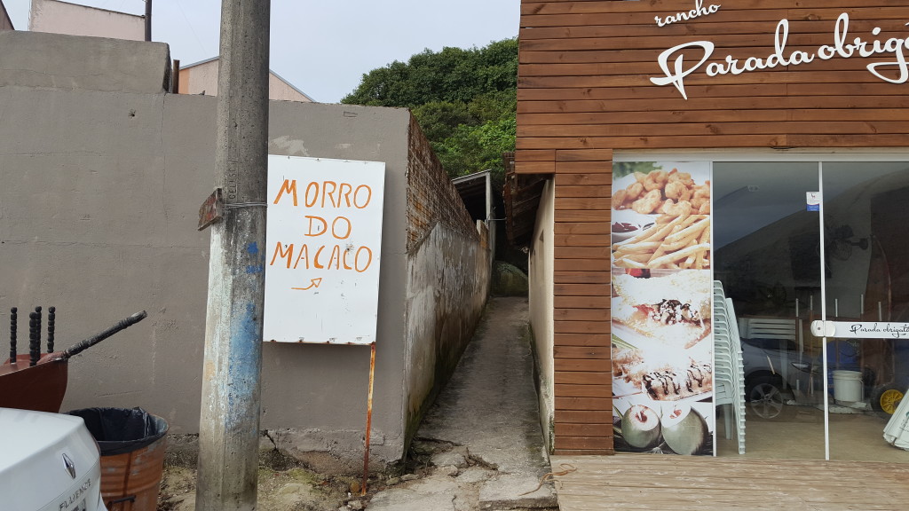 Entrada para o Morro do Macaco.