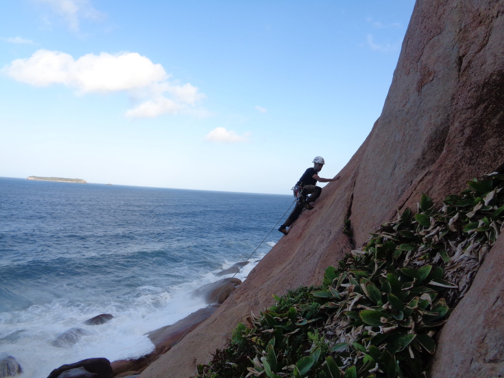 Fabio escalando.