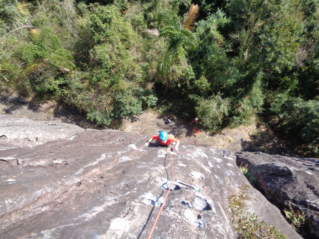 Michelle escalando a Leviatã.