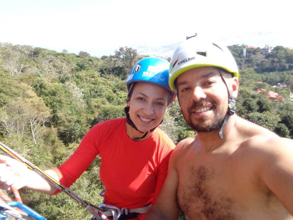 Eu e a Michelle na parada da via Leviatã.