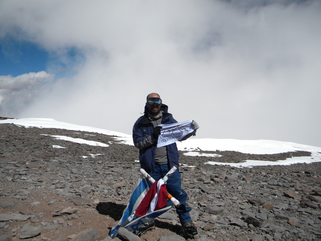 Nas Nuvens Montanhismo novamente no cume do Aconcagua, primeira vez que a bandeira do Nas Nuvens tremulou nesse cume em 2008 pelas mãos do Willian.