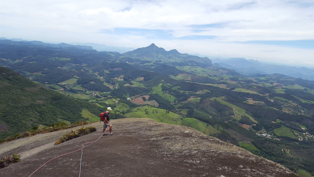 Chegando no cume da Pedra Azul