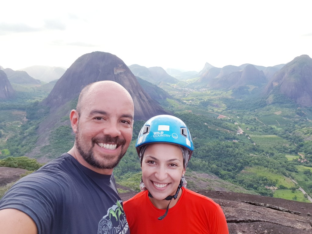 Cume da Pedra da Cara, ao fundo o vale de Pancas