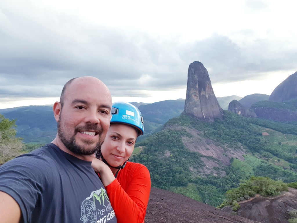 Um outro angulo do cume, para qualquer lado que se olhe tem montanhas.