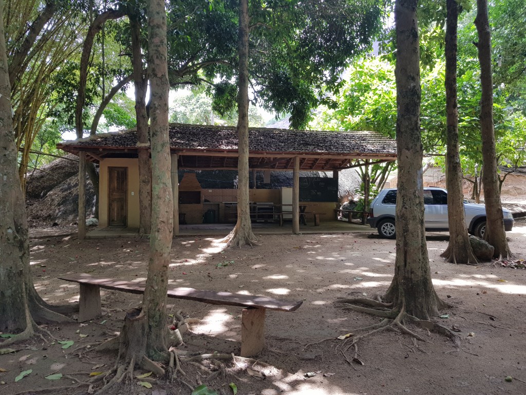 Camping Cantinho do Céu em Pancas, lugar perfeito para ficar quando se vai para Pancas para escalar ou caminhar, Fabinho, proprietário do camping sempre a disposição para ajudar no que for preciso, até na base das vias algumas vezes ele te leva.