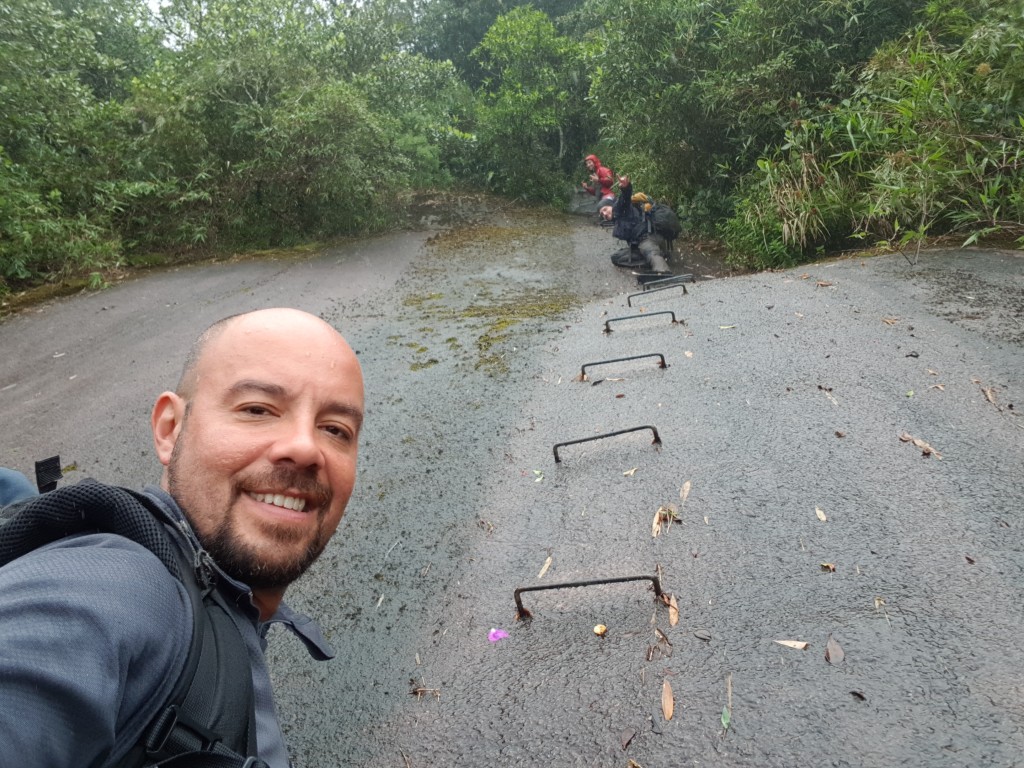 Descida pela escadaria da Noroeste