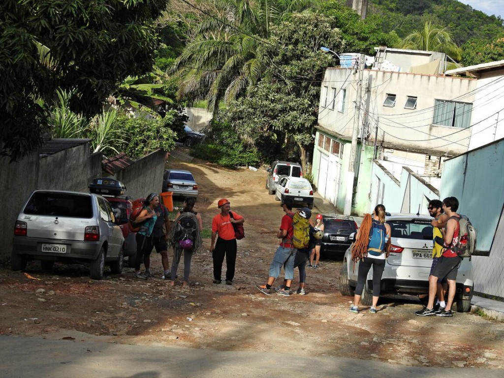 Galera chegando para escalar