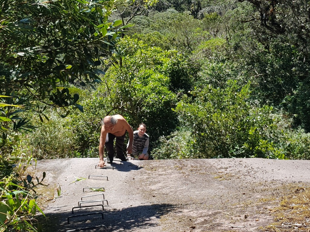 Foto clássica nas escadarias do Abrolhos