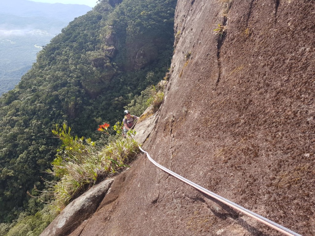 Eduardo Cabral chegando na P1