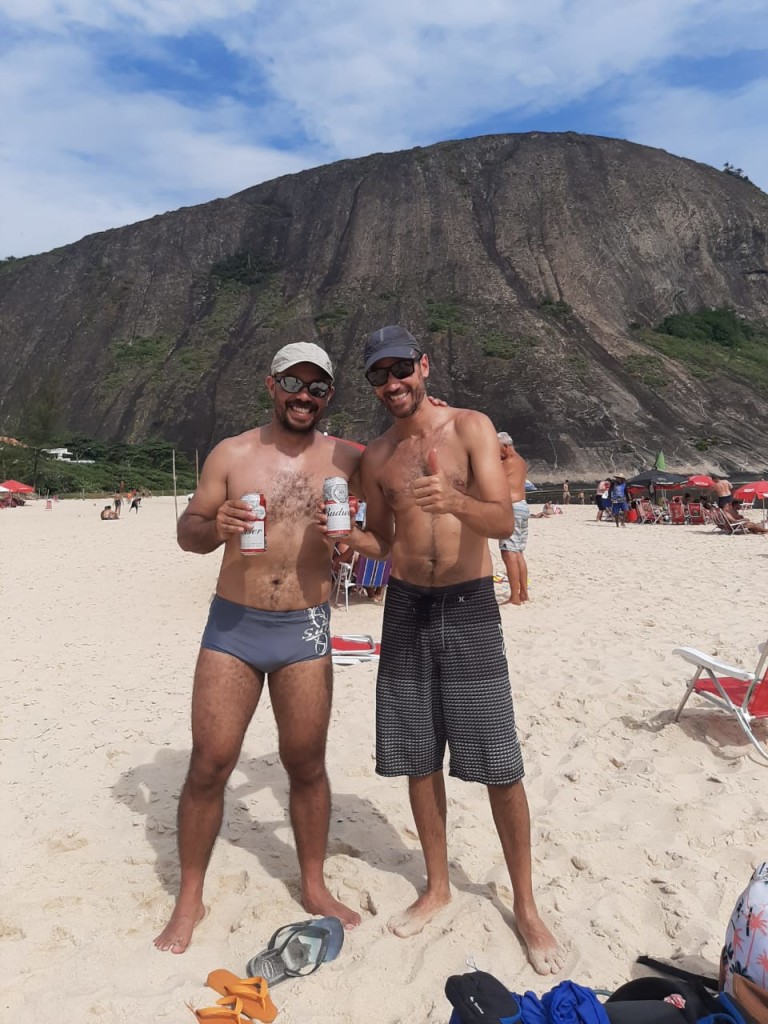 Pra finalizar a escalada nada melhor que uma cerveja na praia