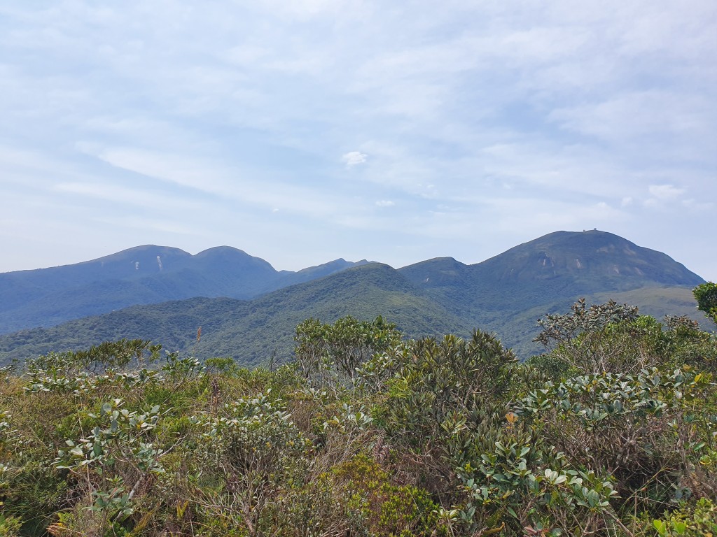 Do cume do Coxotó a vista do Camapuan e Ciririca.