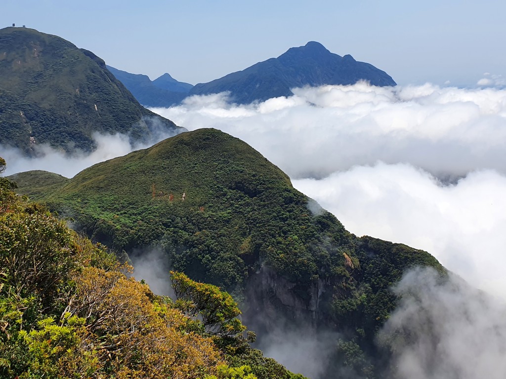 Visual fantastico do cume do Agudo da Cotia. (Lontra, Ciririca e Pico Paraná)