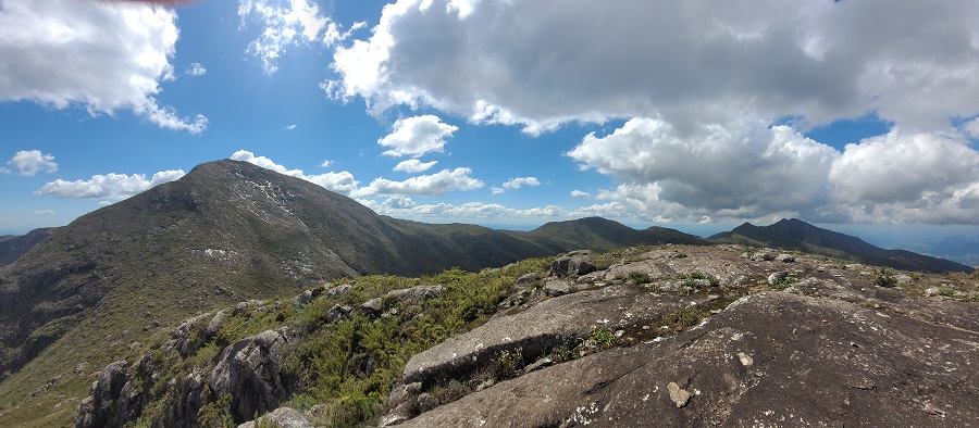 Montanhas do Caparaó – Pico da Bandeira, Pedra Roxa, Calçado e Pico do Cristal.