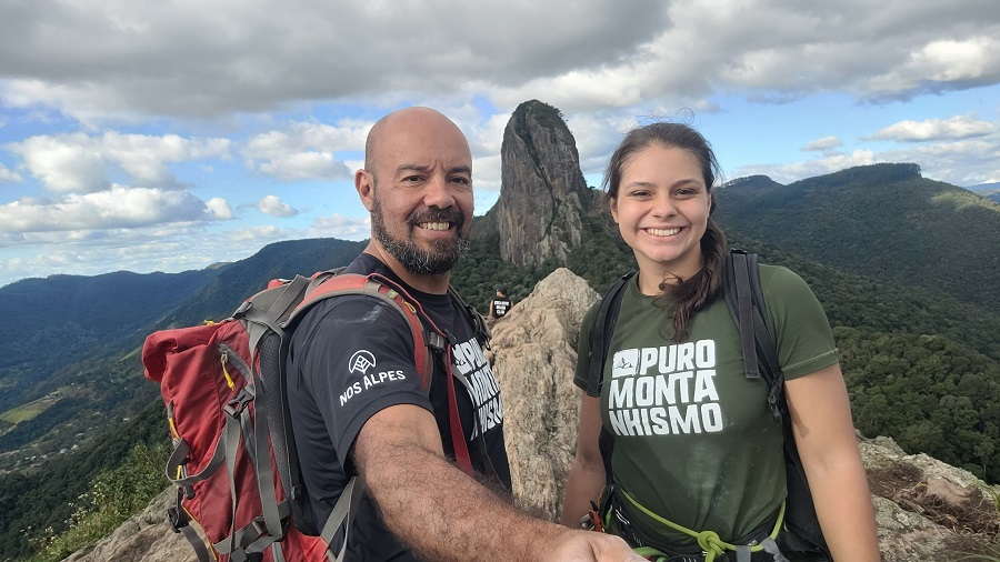 Via Elektra: Escalada Tradicional na Pedra da Ana Chata
